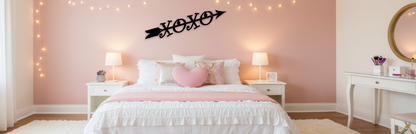 XOXO arrow sign in girl's room